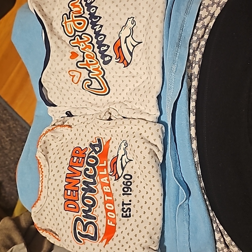 NFL 2 piece Denver Bronco Infant Onsies